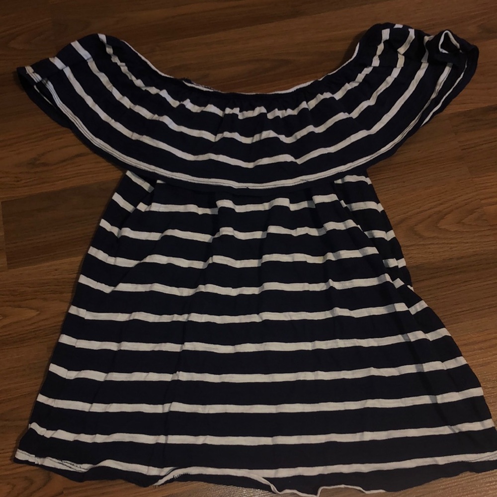 ✨8/$10. Old Navy size small flowy top